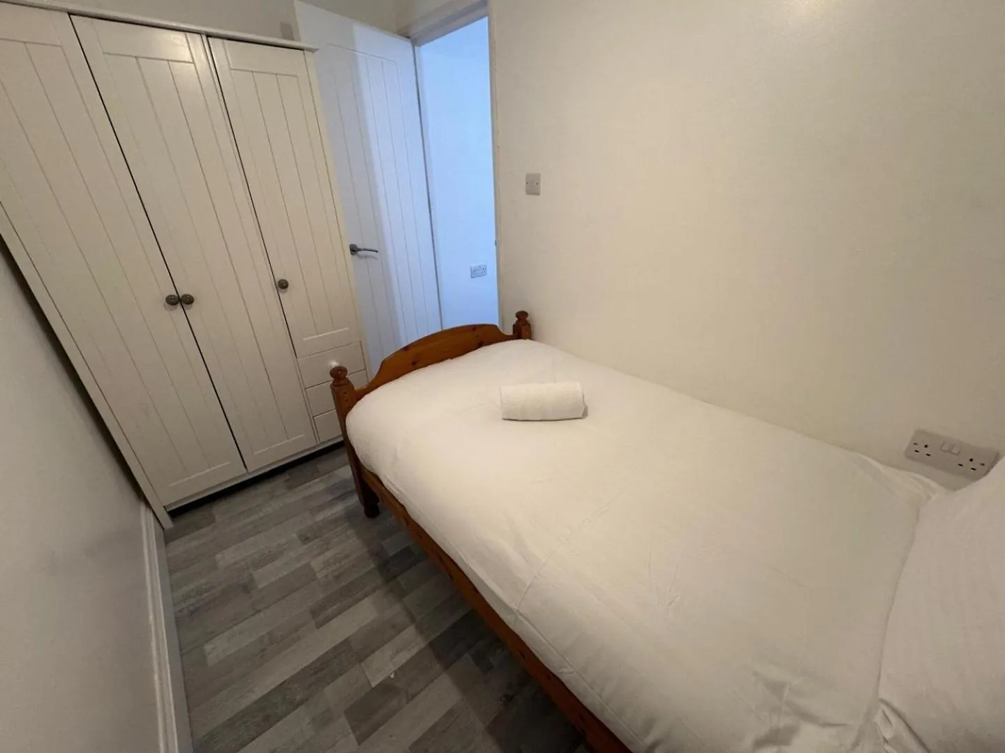Charming 3B Home In East London - Cozy & Central Belvedere Holiday home