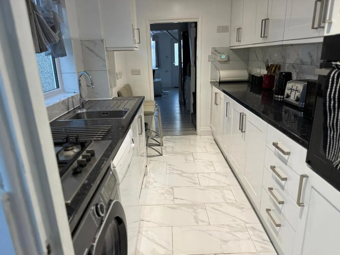 Charming 3B Home In East London - Cozy & Central Belvedere