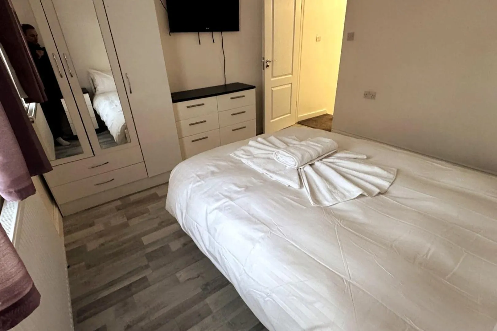 Charming 3B Home In East London - Cozy & Central Belvedere Holiday home